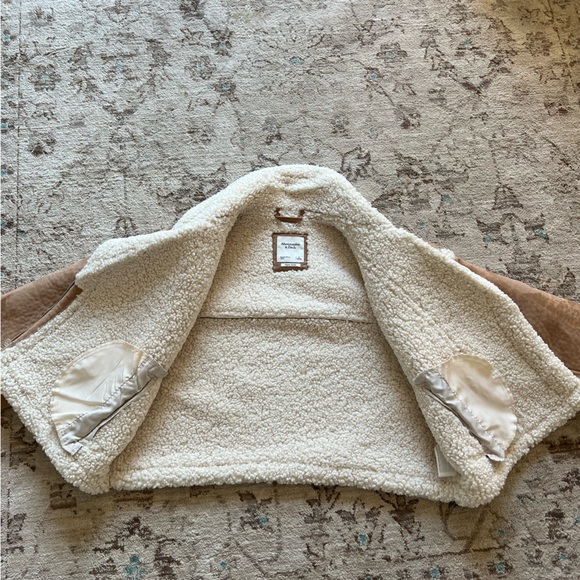 Cropped vegan suede shearling jacket size L - Picture 7 of 7